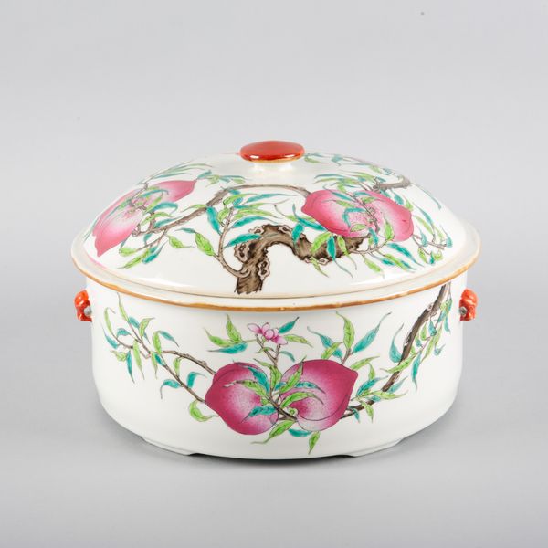 A CHINESE PORCELAIN FAMILLE ROSE BOWL AND COVER