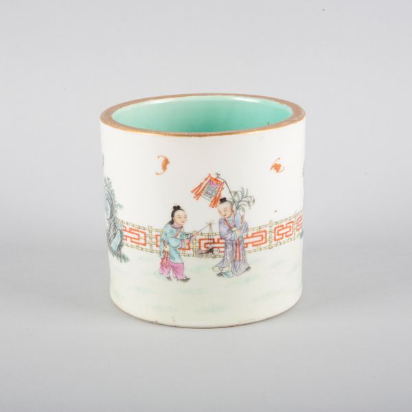 A CHINESE PORCELAIN FAMILLE ROSE BRUSH POT
