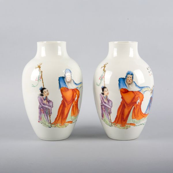 A PAIR OF CHINESE PORCELAIN FAMILLE ROSE VASES