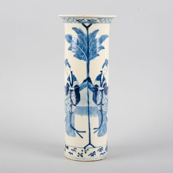 A CHINESE PORCELAIN BLUE AND WHITE SLEEVE VASE