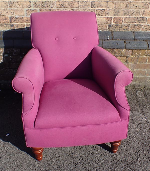 A MODERN ARMCHAIR, OF VICTORIAN SHAPE