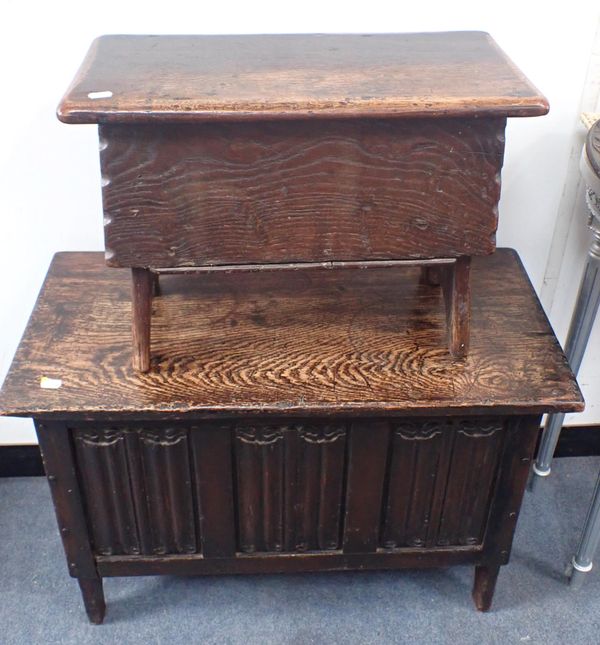 A SMALL OAK COFFER, WITH LINENFOLD PANELLED FRONT