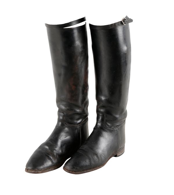 A PAIR OF BLACK LEATHER RIDING BOOTS