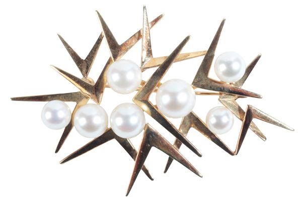 MIKIMOTO: A VINTAGE PEARL BROOCH