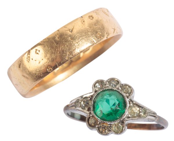 A GREEN PASTE CLUSTER RING