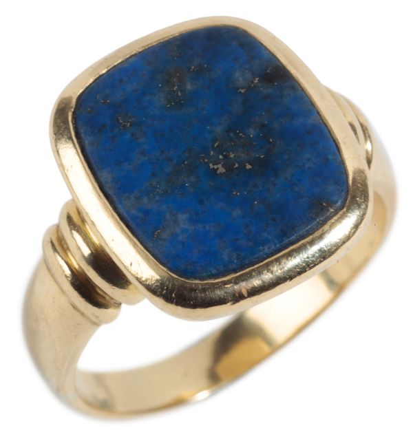 A LAPIS LAZULI SIGNET RING