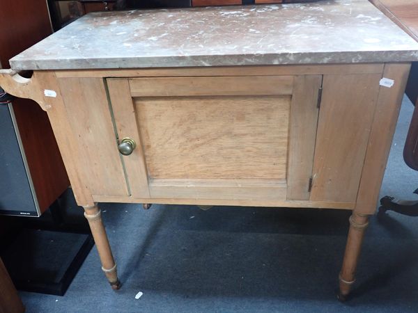 AN EDWARDIAN ROUGE MARBLE TOPPED WASHSTAND