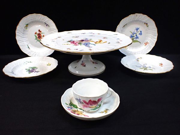 A MEISSEN CAKE STAND/TAZZA WITH BASKET WEAVE BORDER