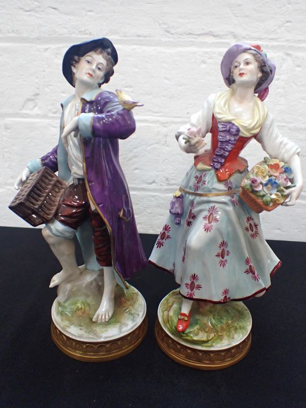 A PAIR OF VOLKSTADT PORCELAIN FIGURES OF MERCHANTS