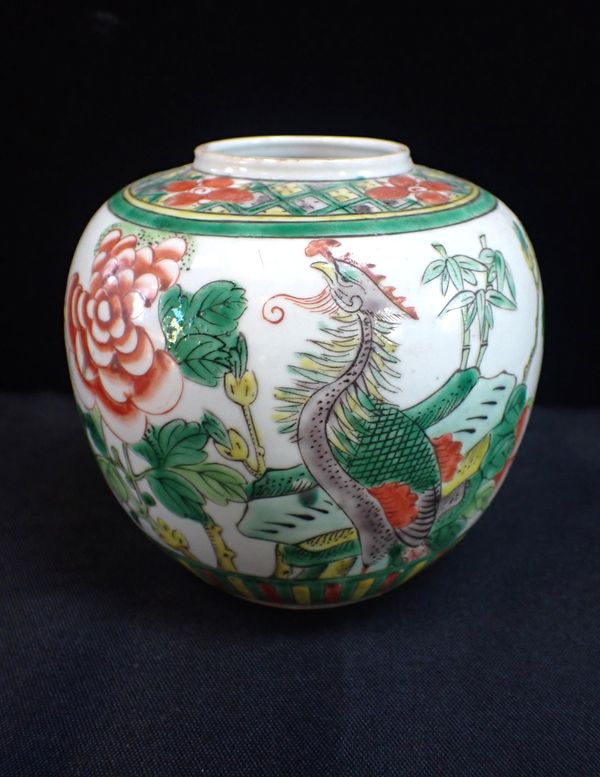 A CHINESE FAMILLE VERTE PORCELAIN GINGER JAR