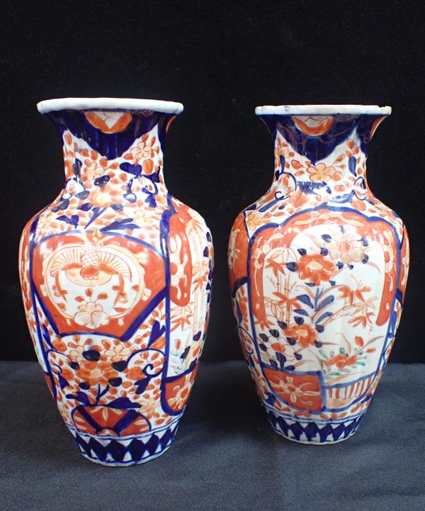 PAIR OF JAPANESE IMARI PORCELAIN VASES