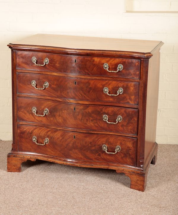 A GEORGE III MAHOGANY SERPENTINE CHEST OF DRAWERS