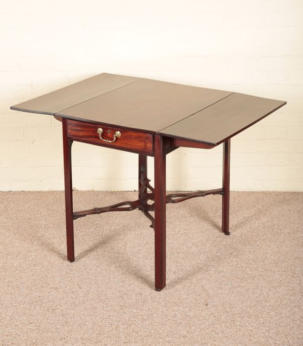 AN EARLY GEORGE III MAHOGANY PEMBROKE TABLE