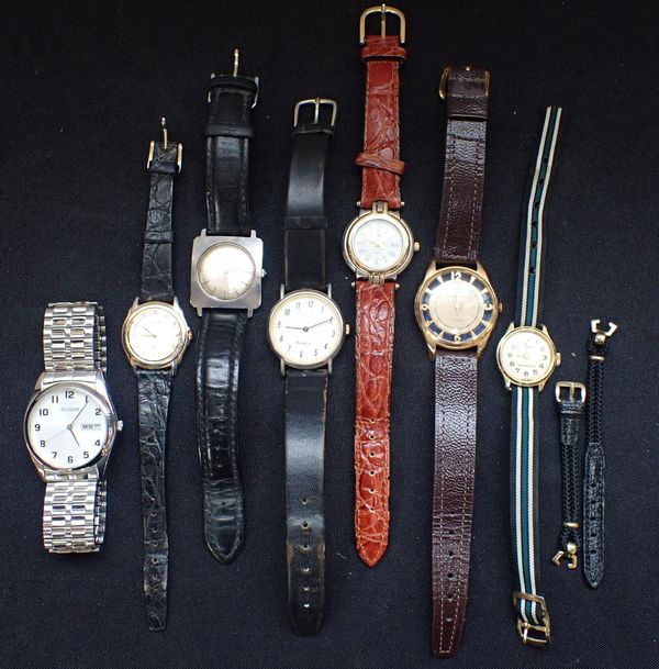 A QUANTITY OF VARIOUS LADIES' AND GENTLEMENS' WATCHES