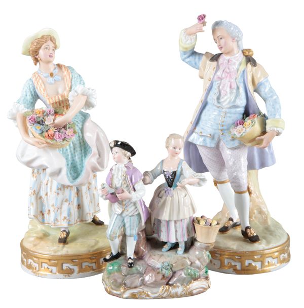 A PAIR OF MEISSEN PORCELAIN FIGURES OF FLOWER SELLERS