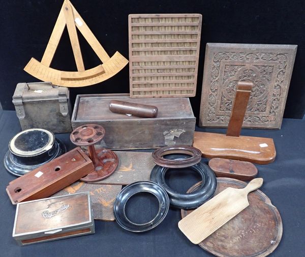 A COLLECTION OF TREEN, INCLUDING A NEEDLE CASE