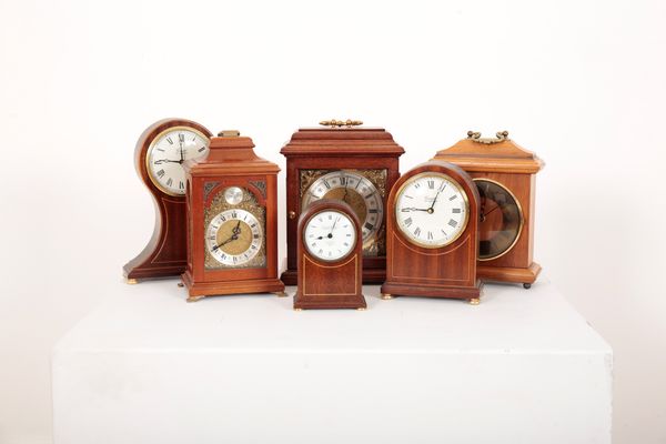 A MAHOGANY MANTEL TIMEPIECE BY COMITTI OF LONDON