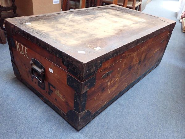 A METAL-BOUND TRAVELLING TRUNK