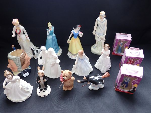 A COLLECTION OF ROYAL DOULTON FIGURES