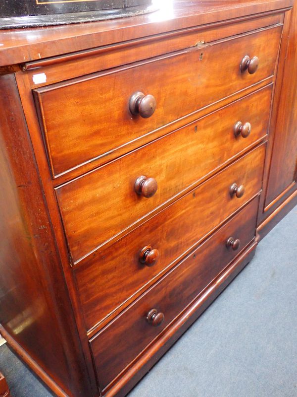 A VICTORIAN MAHOGANY CHEST OF DRAWERS