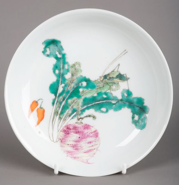 A CHINESE PORCELAIN SMALL PLATE
