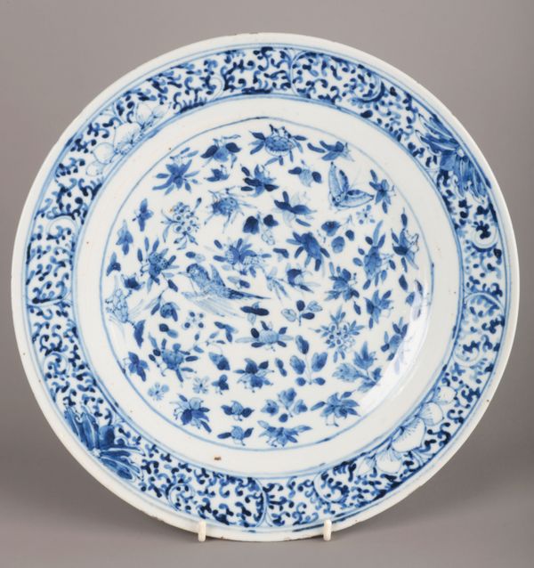 A CHINESE PORCELAIN BLUE AND WHITE CHARGER