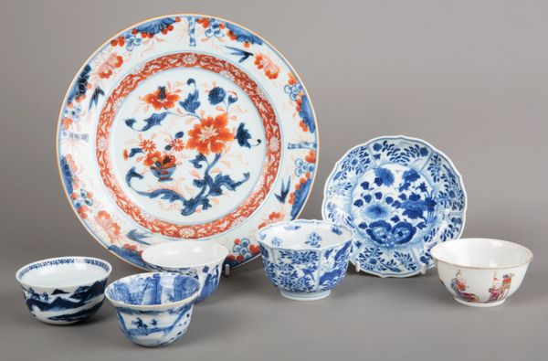A CHINESE PORCELAIN IMARI PLATE