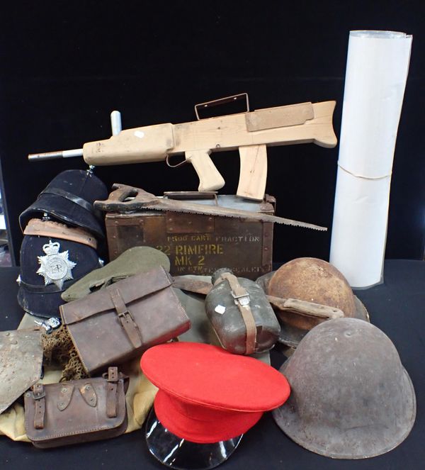 A COLLECTION OF MILITARIA