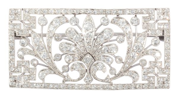 AN EDWARDIAN OLD CUT DIAMOND PANEL BROOCH