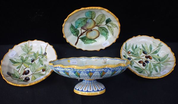 A CANTAGALLI MAJOLICA FOOTED DISH