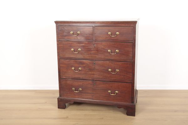 A GEORGE III MAHOGANY CHEST OF DRAWERS