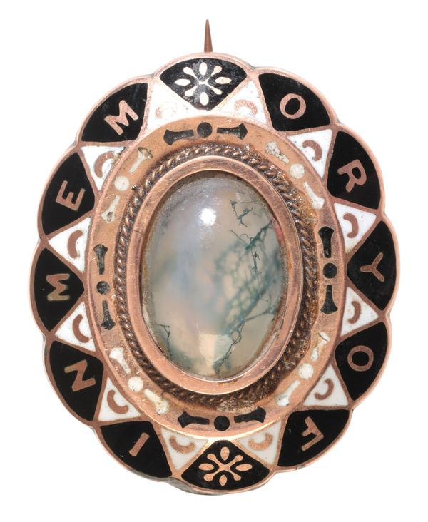 A MOSS AGATE MOURNING BROOCH