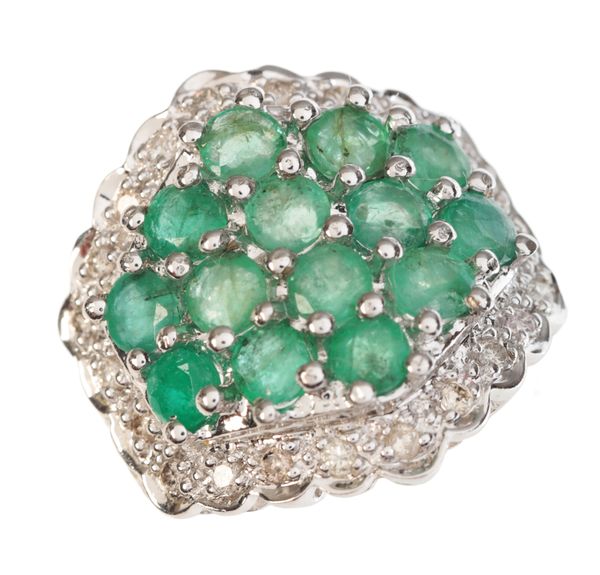 AN EMERALD AND DIAMOND CLUSTER RING