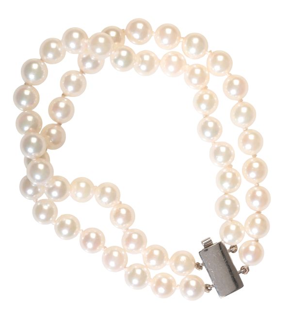 A PEARL BRACELET