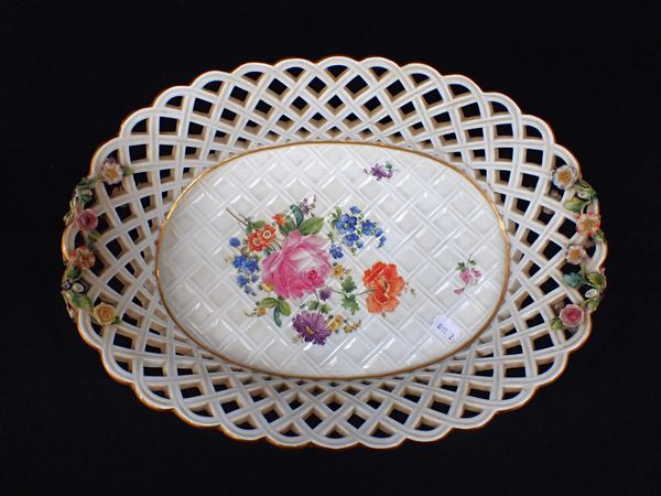 A MEISSEN OVAL BASKET DISH