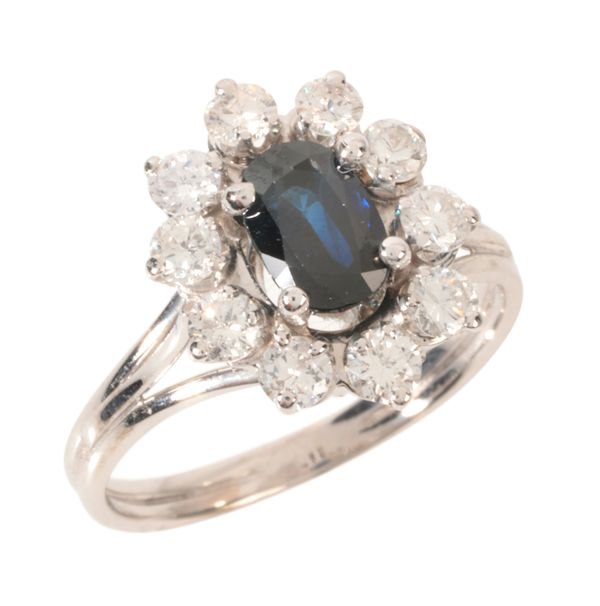 A SAPPHIRE AND DIAMOND CLUSTER RING