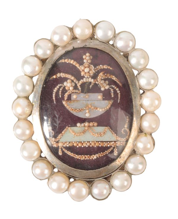 AN ANTIQUE GEORGIAN PEARL MOURNING NECKLACE CLASP