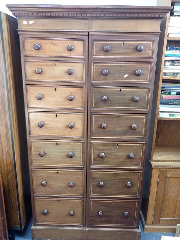 AN EDWARDIAN FIGURED MAHOGANY CHEST OF DRAWERS