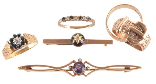 A COLLECTION OF VINTAGE AND ANTIQUE JEWELLERY