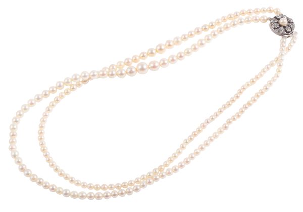 A CULTURED PEARL NECKLACE