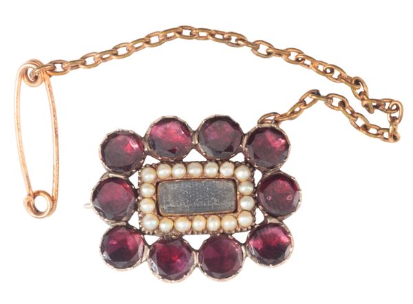 AN ANTIQUE GARNET MOURNING BROOCH