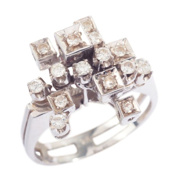 A MODERNIST DIAMOND CLUSTER RING