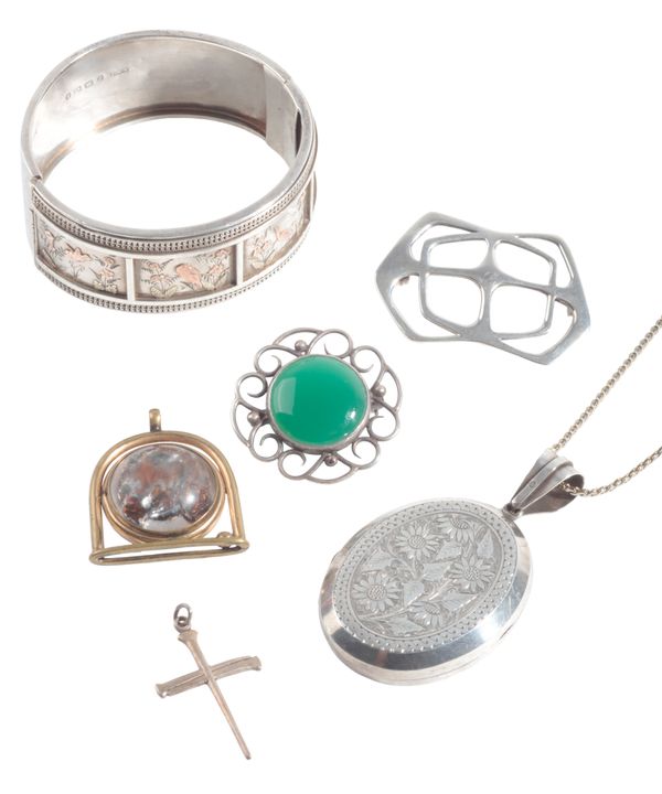 A SWIVEL FOB PENDANT
