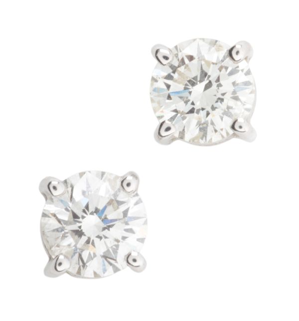 A FINE PAIR OF DIAMOND STUD EARRINGS