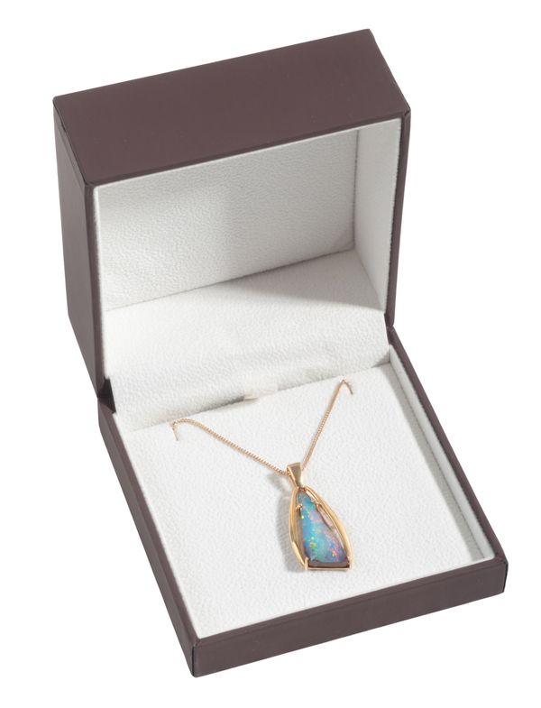 A BOULDER OPAL PENDANT NECKLAE