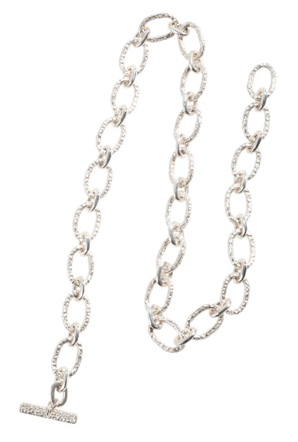 A SILVER CHAIN NECKLACE