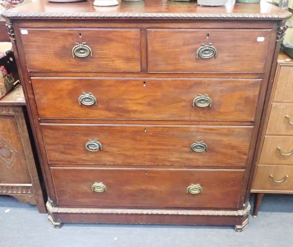 A VICTORIAN  MAHOGANY CHEST OF DRAWERS