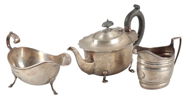 A GEORGE V SILVER SAUCE BOAT