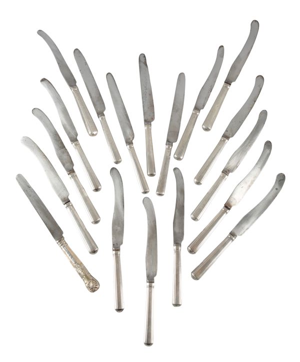 A QUANTITY OF GEORGIAN SILVER HANDLED TABLE KNIVES