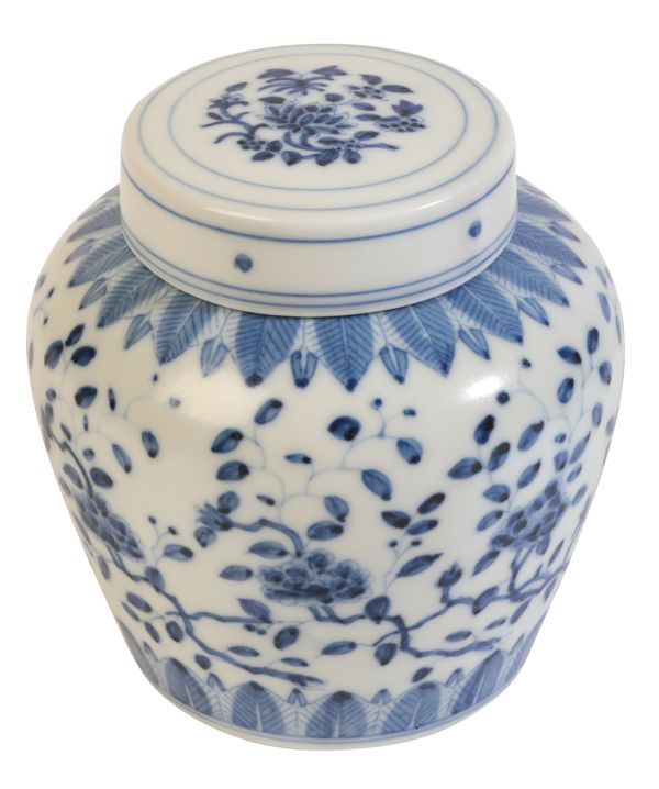 A CHINESE PORCELAIN BLUE AND WHITE JAR AND COVER